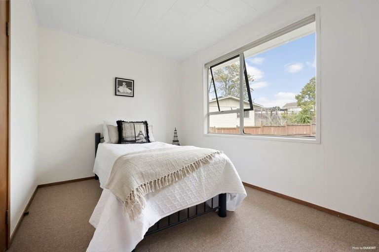Photo of property in 13 Kereru Place, Half Moon Bay, Auckland, 2012