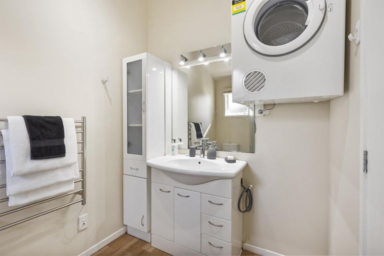 Photo of property in 5/6 Bond Crescent, Forrest Hill, Auckland, 0620