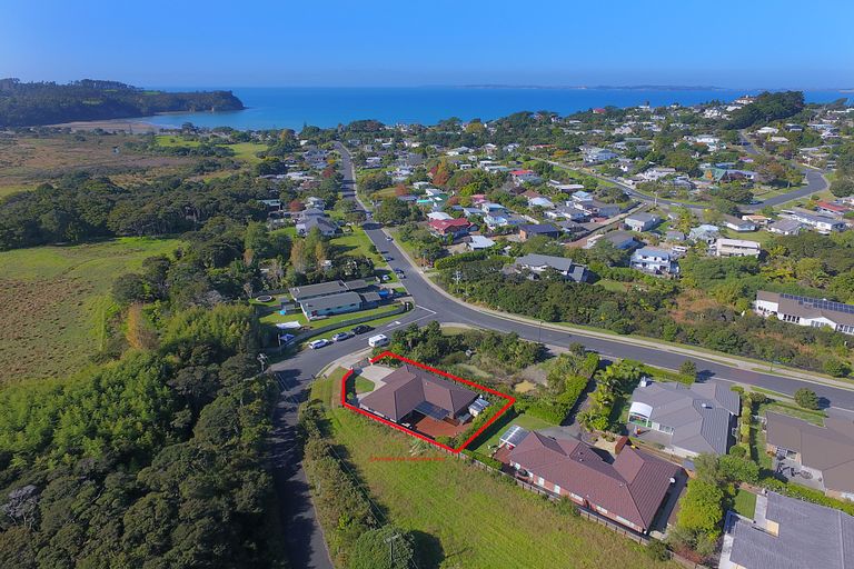 Photo of property in 38 Otanerua Road, Hatfields Beach, Orewa, 0931