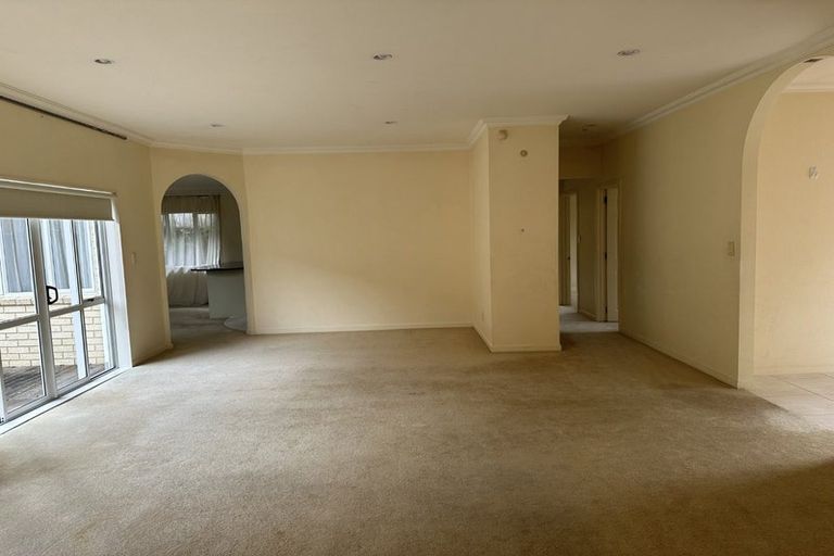 Photo of property in 12 Malin Place, Pinehill, Auckland, 0632