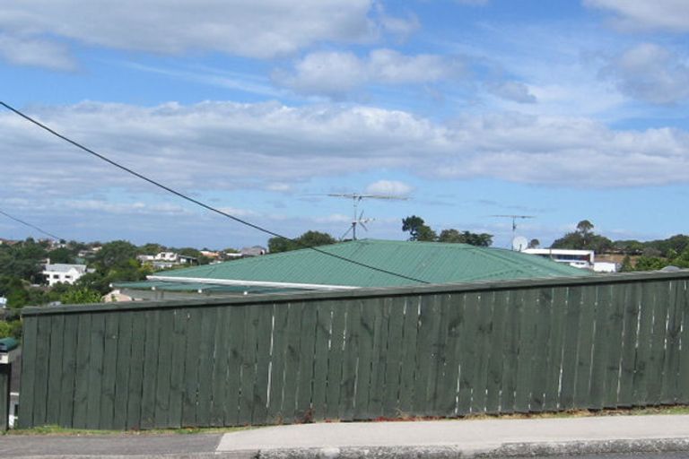 Photo of property in 1/30 Jellicoe Road, Murrays Bay, Auckland, 0630