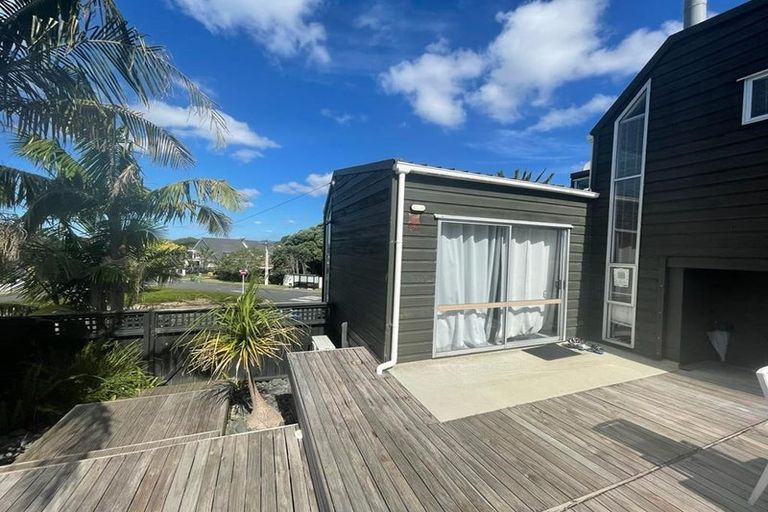 Photo of property in 3a Pah Road, Cockle Bay, Auckland, 2014