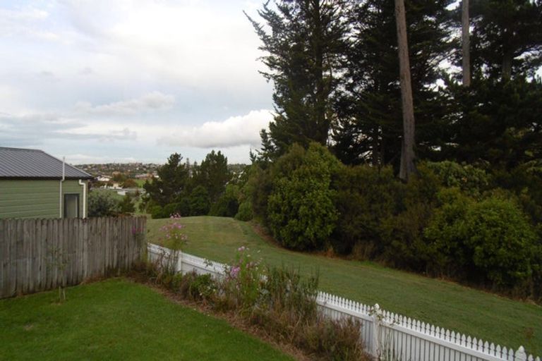 Photo of property in 2/13 Coubray Place, Botany Downs, Auckland, 2010