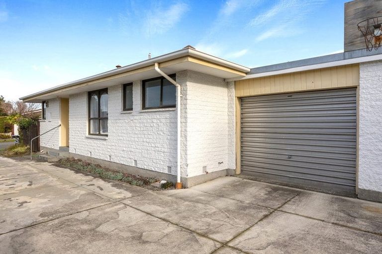 Photo of property in 1/12 Camrose Place, Ilam, Christchurch, 8041