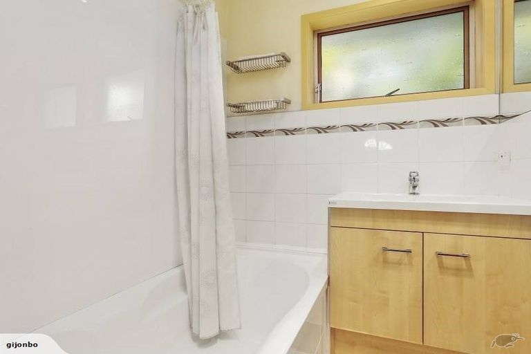 Photo of property in 1/4 Velma Road, Hillcrest, Auckland, 0627