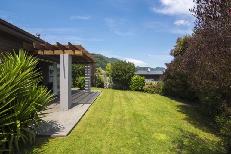 Photo of property in 24 Glentui Place, Waikawa, Picton, 7220