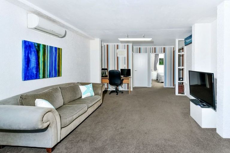 Photo of property in 26 Macnay Way, Murrays Bay, Auckland, 0630