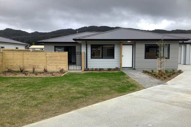 Photo of property in 35 Grovedale Square, Wainuiomata, Lower Hutt, 5014