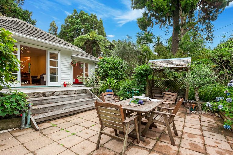 Photo of property in 97 Waima Crescent, Titirangi, Auckland, 0604