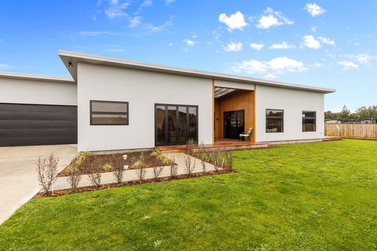 Photo of property in 11 Smith Street, Lepperton, New Plymouth, 4373