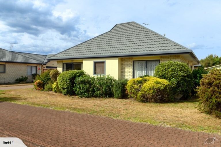 Photo of property in 3/66 Kawaha Point Road, Kawaha Point, Rotorua, 3010