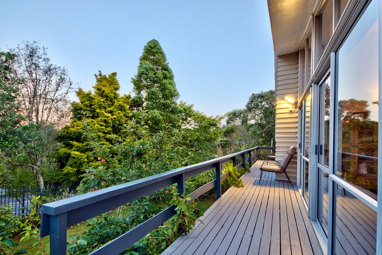 Photo of property in 19 Wirihana Road, Titirangi, Auckland, 0604