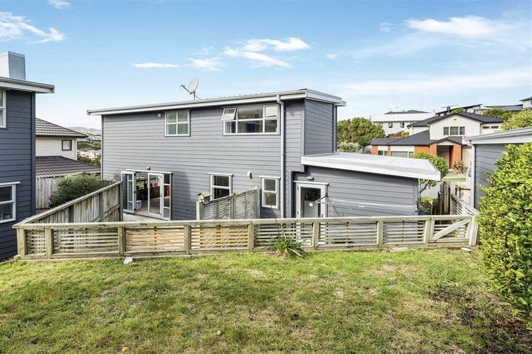 Photo of property in 10 Erlestoke Crescent, Churton Park, Wellington, 6037