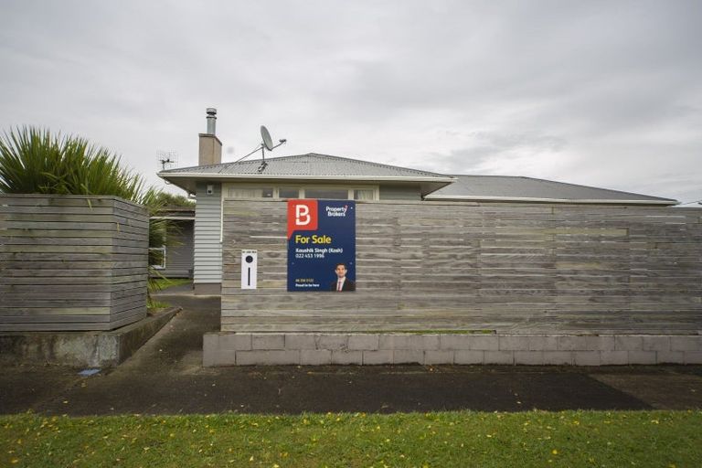 Photo of property in 2 Tararua Terrace, Cloverlea, Palmerston North, 4412