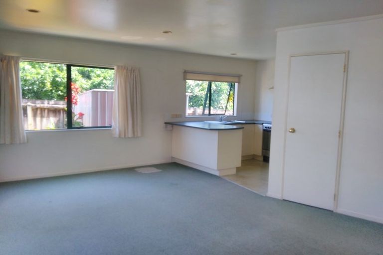 Photo of property in 10 Elvira Place, Ranui, Auckland, 0612
