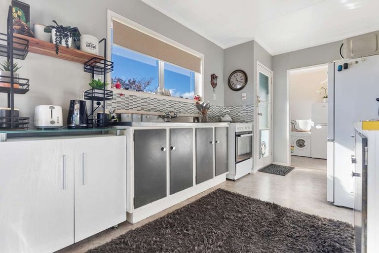 Photo of property in 19a Pohutukawa Drive, Owhata, Rotorua, 3010