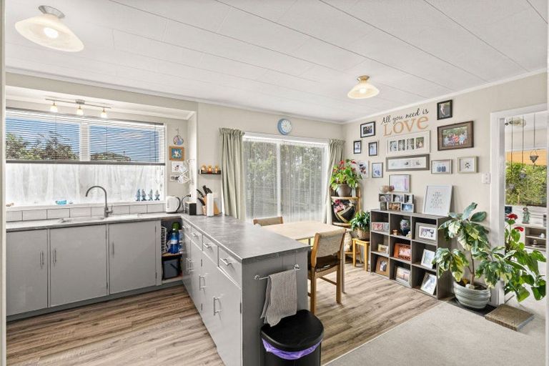 Photo of property in 24 Hood Street, Castlecliff, Whanganui, 4501