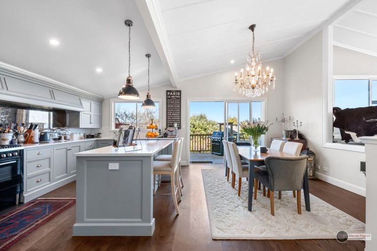 Photo of property in 10 Chestnut Grove, Maungaraki, Lower Hutt, 5010