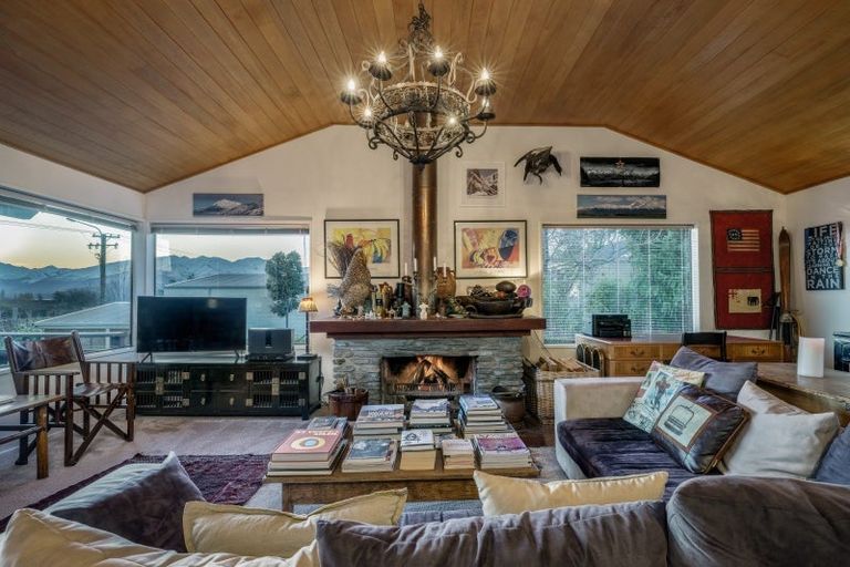 Photo of property in 201 Beacon Point Road, Wanaka, 9305