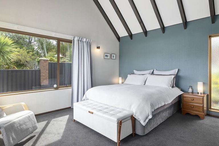 Photo of property in 16 Bayne Terrace, Macandrew Bay, Dunedin, 9014