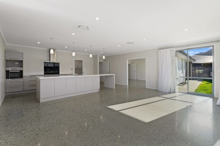 Photo of property in 4 Avalanche Place, Wanaka, 9305