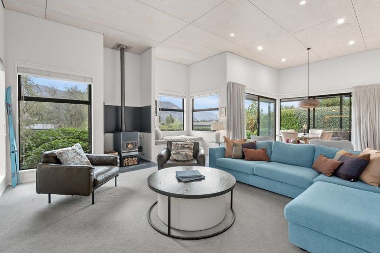 Photo of property in 1 Kirimoko Crescent, Wanaka, 9305