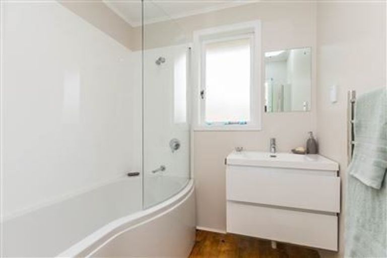 Photo of property in 1/50 Bond Crescent, Forrest Hill, Auckland, 0620