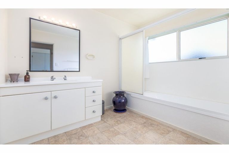 Photo of property in 19 Brookvale Park, Stanmore Bay, Whangaparaoa, 0932