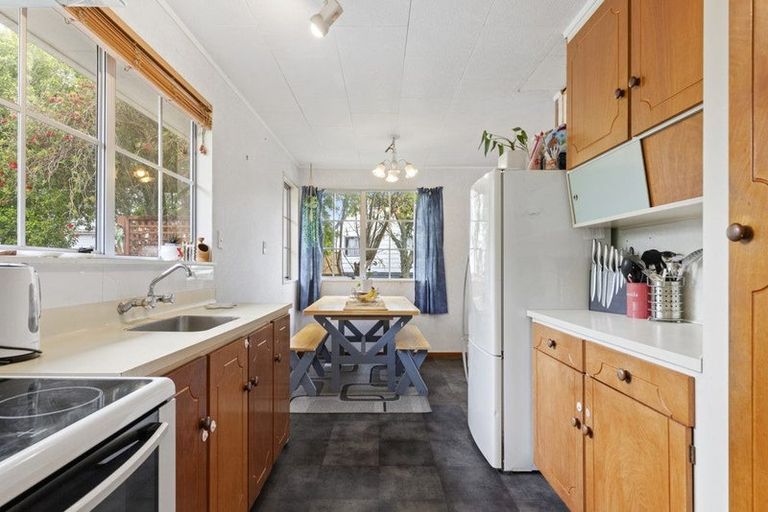 Photo of property in 4 Litchfield Place, Clarks Beach, 2122