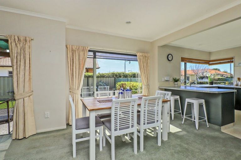 Photo of property in 2 Addington Place, Taradale, Napier, 4112