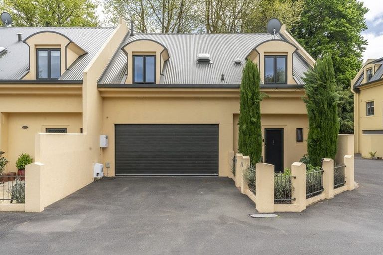 Photo of property in 2/104 Grantham Street, Hamilton Central, Hamilton, 3204