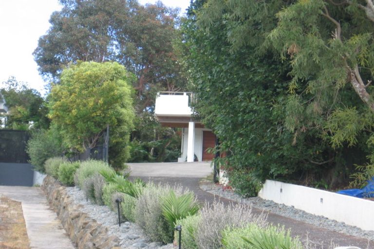 Photo of property in 33 Aotearoa Terrace, Murrays Bay, Auckland, 0630