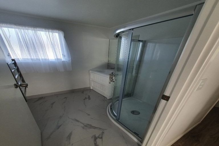 Photo of property in 1/5 Myna Place, Weymouth, Auckland, 2103