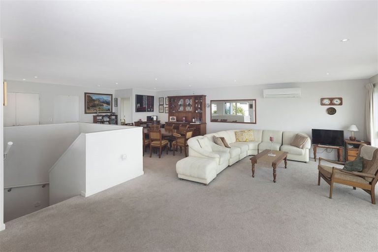 Photo of property in 19 The Brae, Mount Pleasant, Christchurch, 8081