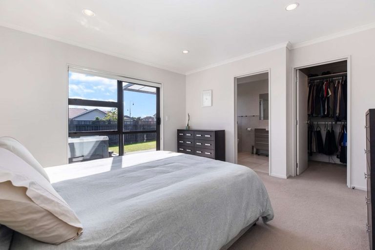 Photo of property in 20 Scotsmoor Drive, Wattle Downs, Auckland, 2103