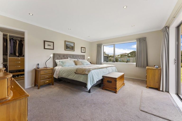 Photo of property in 32 Titoki Road, Waikanae Beach, Waikanae, 5036