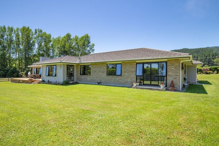 Photo of property in 19 Denton Road, Levin, 5571