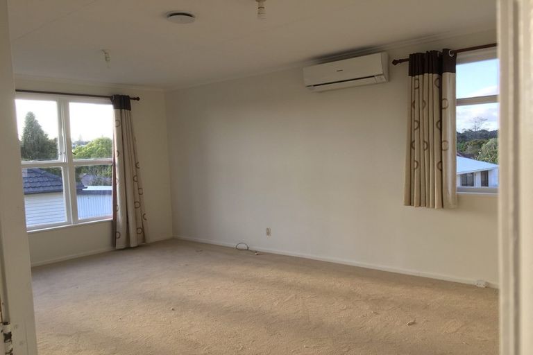 Photo of property in 1/8 Valdale Road, Henderson, Auckland, 0610