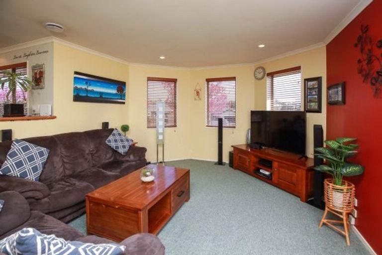 Photo of property in 33 Twickenham Place, Nawton, Hamilton, 3200