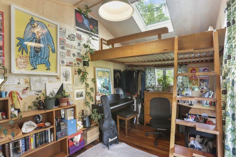 Photo of property in 18 Derwent Crescent, Titirangi, Auckland, 0604