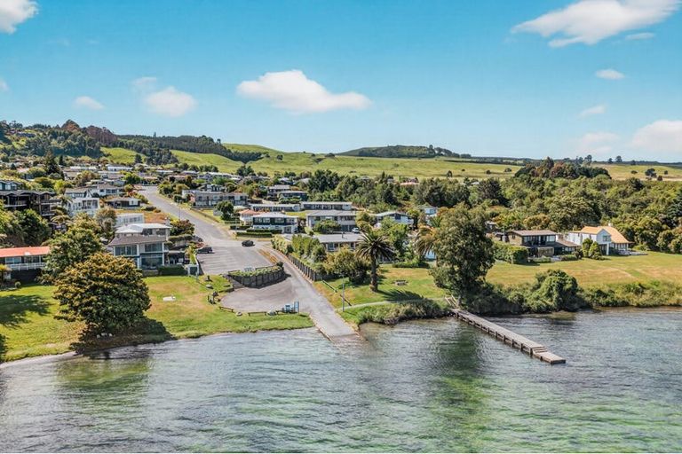 Photo of property in 1 Winston Street, Acacia Bay, Taupo, 3330