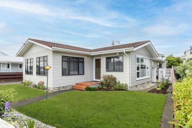 Photo of property in 10 Meeanee Quay, Westshore, Napier, 4110