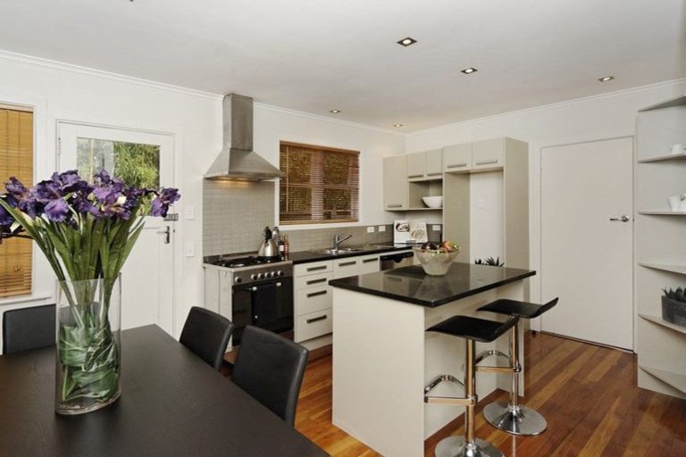 Photo of property in 17 Sheridan Drive, New Lynn, Auckland, 0600