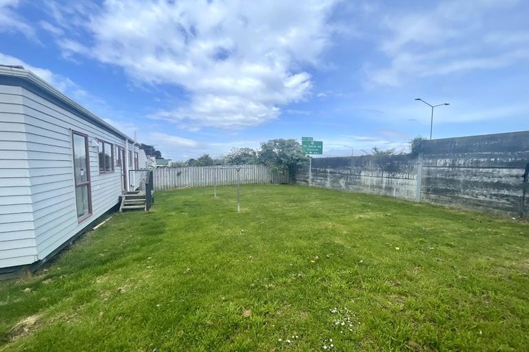 Photo of property in 2/21 Solveig Place, Randwick Park, Auckland, 2105