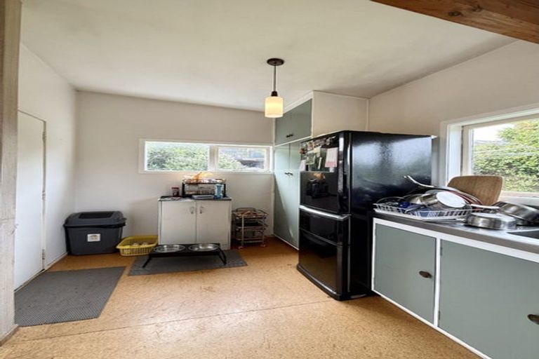 Photo of property in 9 Pekanga Road, Normandale, Lower Hutt, 5010