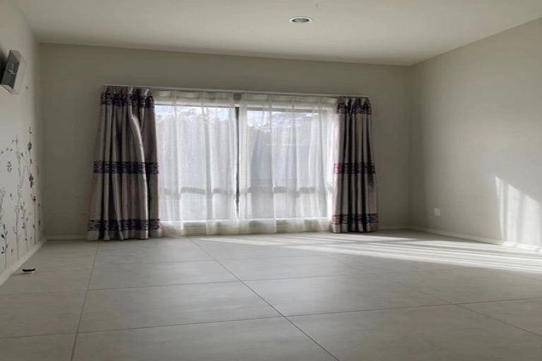 Photo of property in 86 Tiriwa Drive, Massey, Auckland, 0614