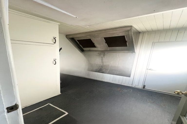 Photo of property in 307 Riccarton Road, Upper Riccarton, Christchurch, 8041