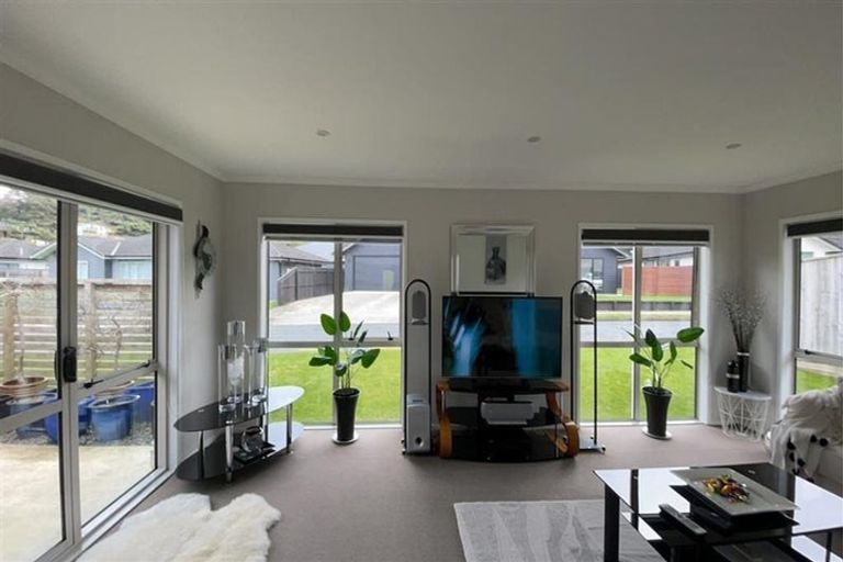 Photo of property in 6 Cory Jane Grove, Riverstone Terraces, Upper Hutt, 5018