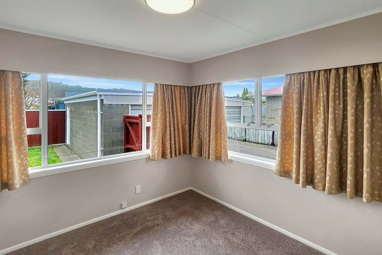 Photo of property in 2 Ferretti Grove, Avalon, Lower Hutt, 5011