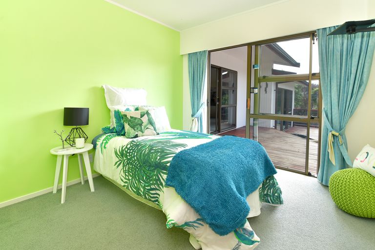 Photo of property in 77 Matija Place, Red Beach, 0932